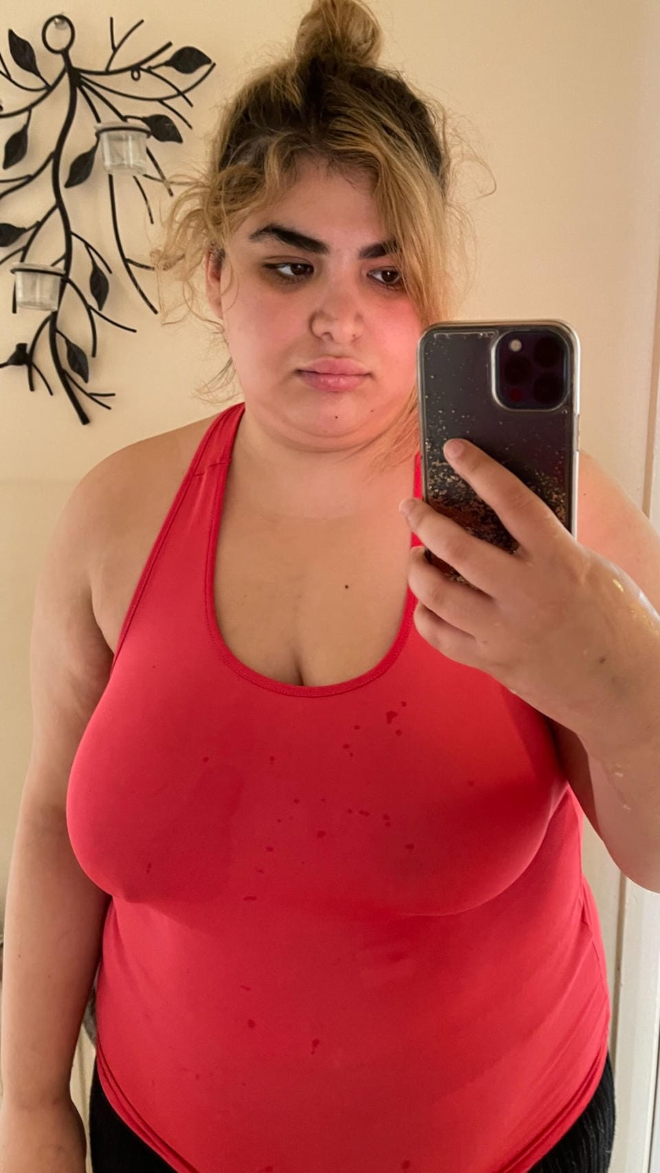 Azizi says her weight left her lacking confidence, pictured before her body transformation. (Aida Azizi/Caters)
