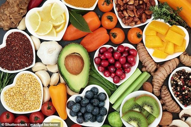 Professor Tim Spector advocated that dieters should focus on making sure their plates are full of the high quality wholefoods ¿ such as fruit, vegetables and nuts